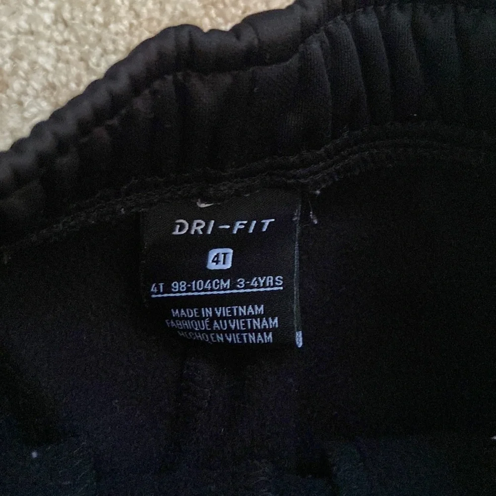 Fleece lined Nike sweatpants 4t - Picture 3 of 4